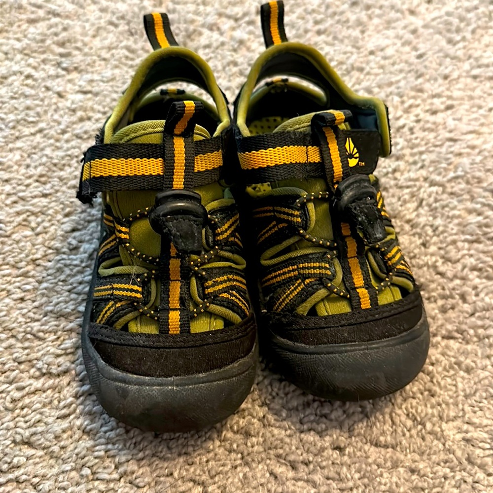 Academy boy sandals size 8